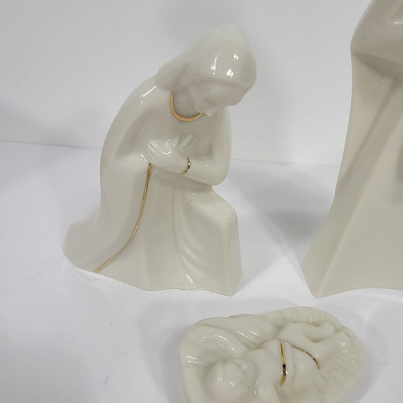 Mikasa Holy Night Nativity Set Porcelain Christmas 3 Piece Set Vintage w Box - Picture 3 of 13
